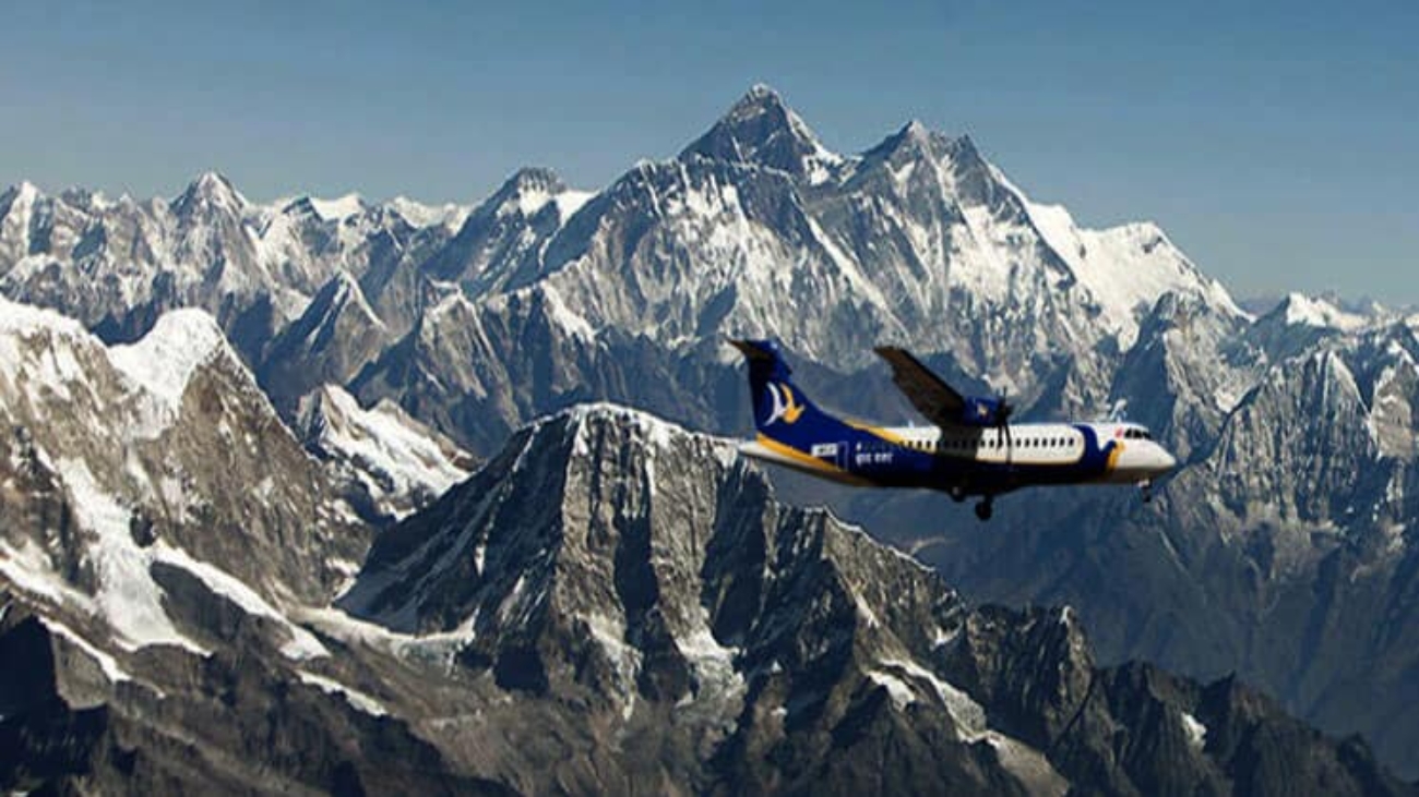 everest-mountain-flight-in-nepal