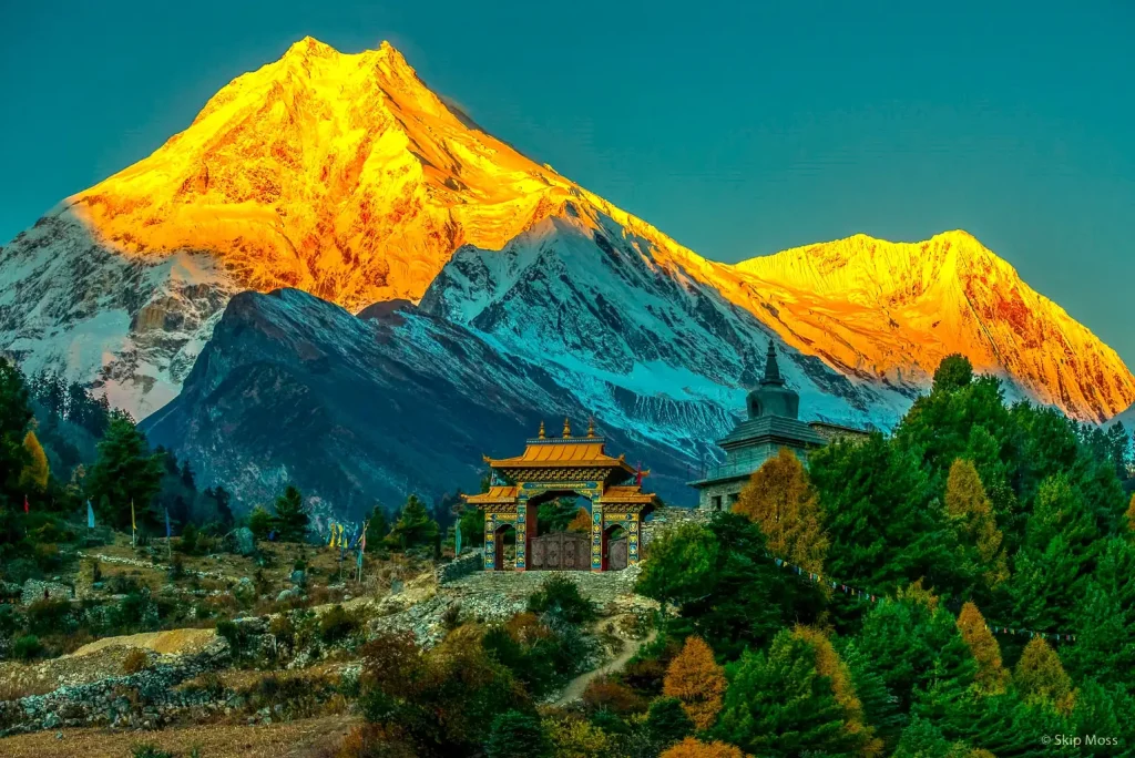 Manaslu Circuit Trek with Tsum Valley